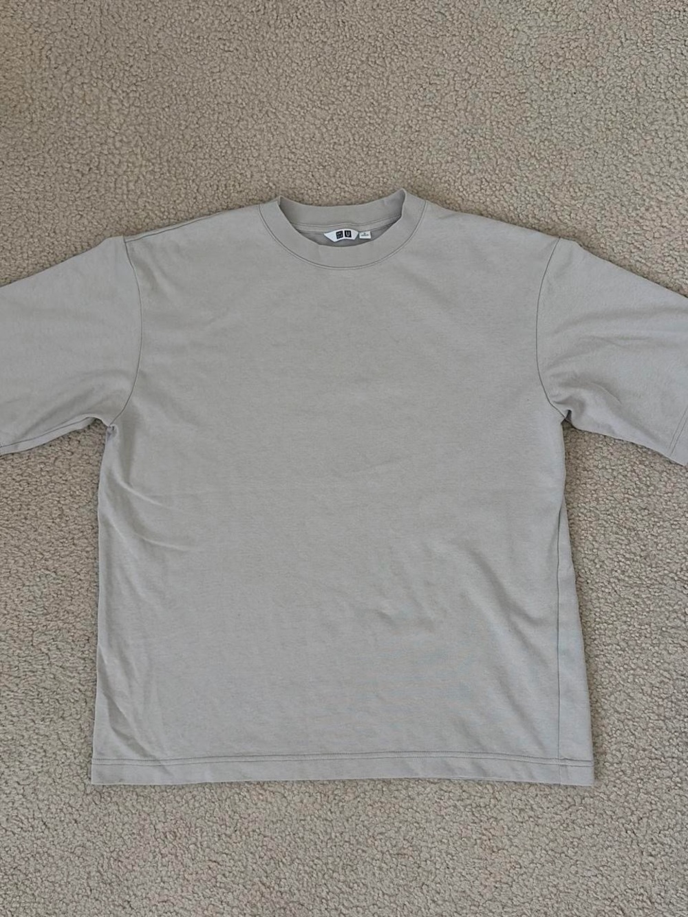 Uniqlo Short-Sleeve Crewneck T-Shirt in Light Gray